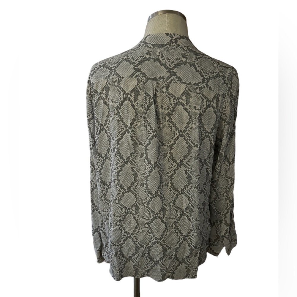 Talbots Snakeskin Pattern Pleated Blouse Size Large - Picture 5 of 5